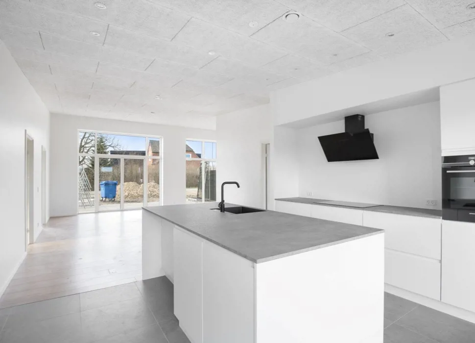 Fantastisk og nyopført rækkehus i et plan med have  3